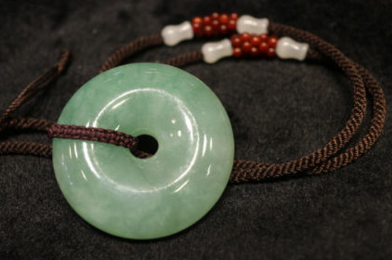 翡翠平安扣怎么看好坏
