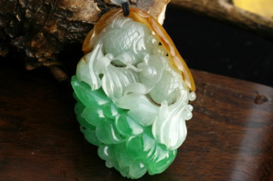 翡翠怎么养才会越来越透