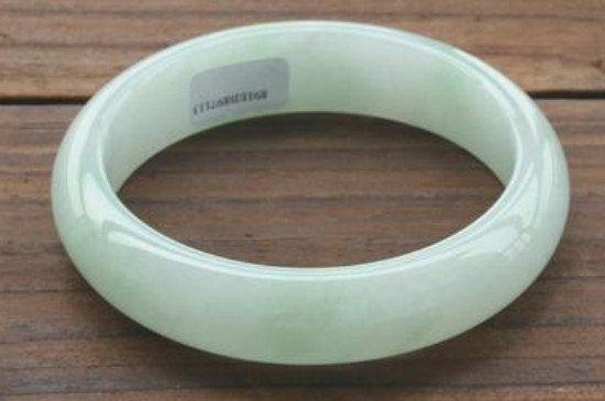 糯种翡翠手镯戴久了会有什么变化