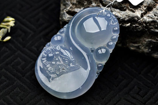 玉和翡翠哪个对身体最好