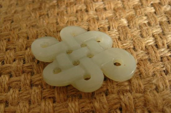 玉和翡翠哪个对身体最好