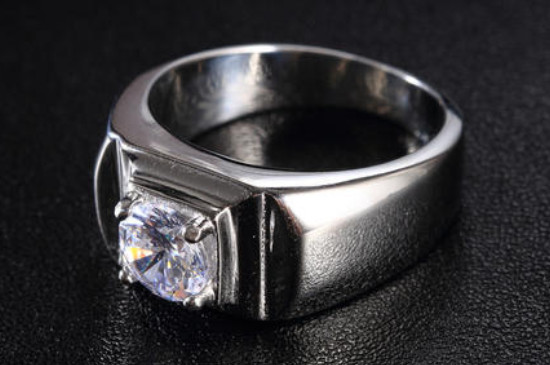 左手无名指戴戒指什么意思男