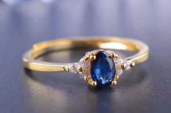 右手食指戴戒指说明什么