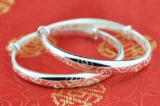 银手镯有什么用