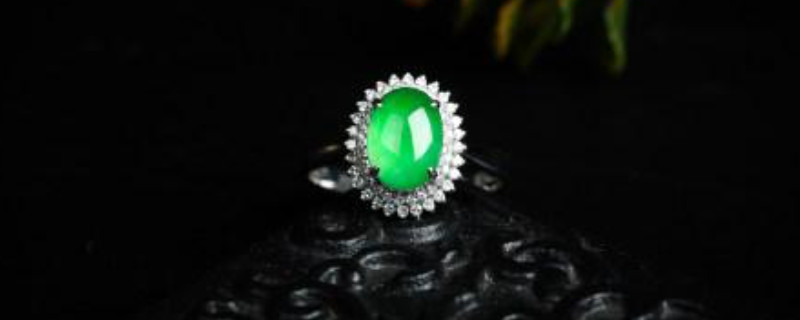 翡翠的绿色有哪几种绿