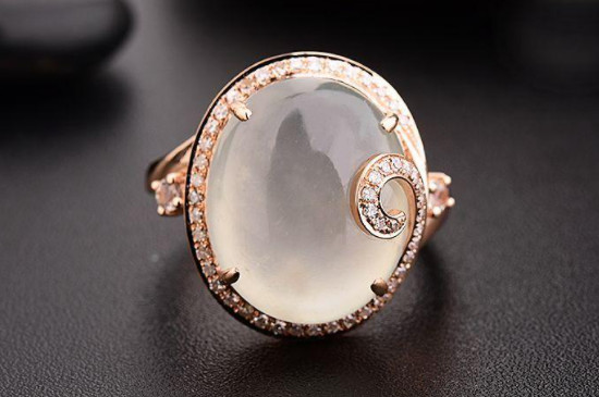 翡翠的棉根是怎样形成的