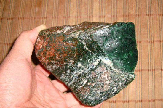 翡翠原石如何看种