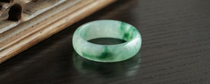 酸洗注胶翡翠特点