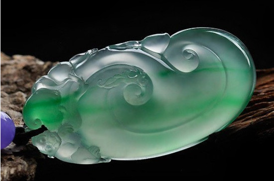 酸洗注胶翡翠特点
