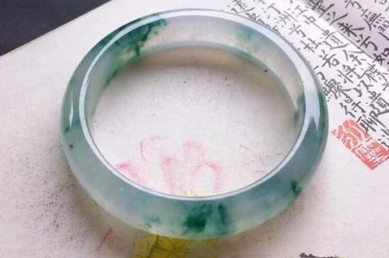 买翡翠玉镯怎样测量手圈