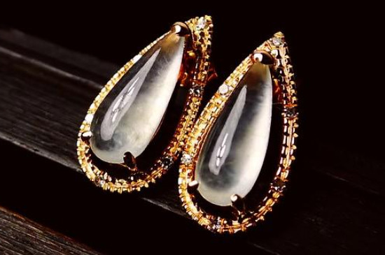 翡翠脏了怎么清洗