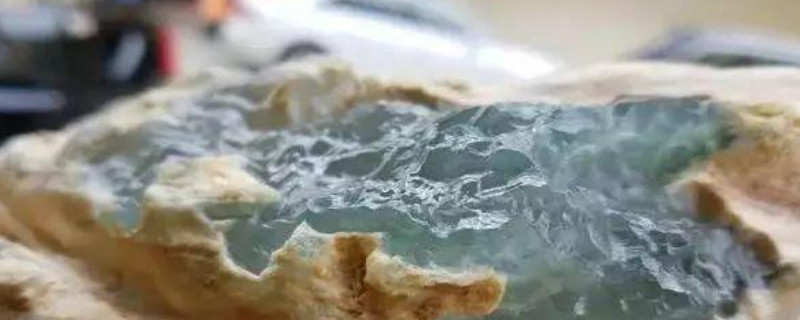 怎样鉴别翡翠原石和普通石头