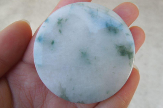 怎样鉴别翡翠原石和普通石头