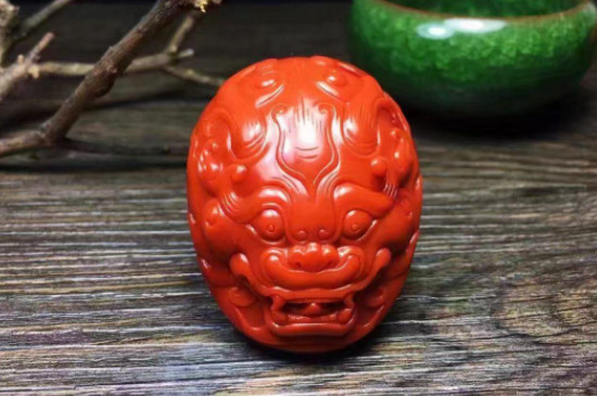 红翡翠和南红哪个贵