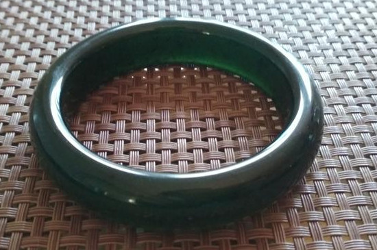 怎么看玉手镯的品质