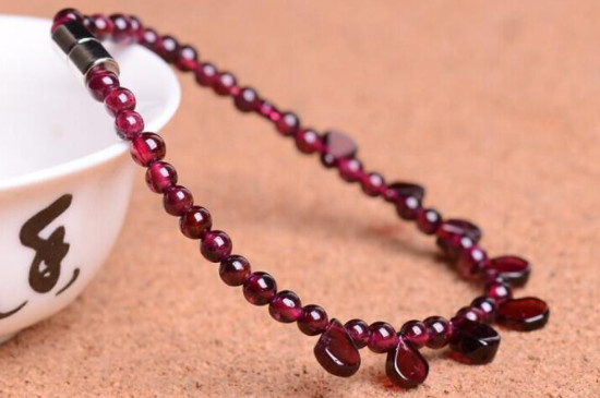 石榴石的功效与作用与佩戴方法