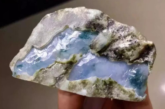 翡翠原石开窗和扒皮的区别