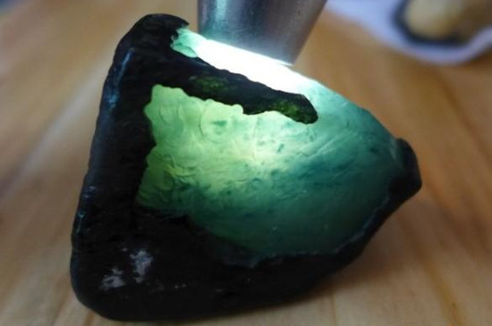 翡翠原石去皮怎么知道到肉了