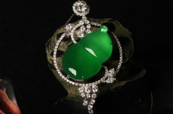 翡翠吊坠真假鉴定方法简单