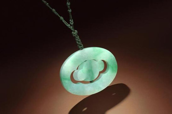 翡翠吊坠真假鉴定方法简单