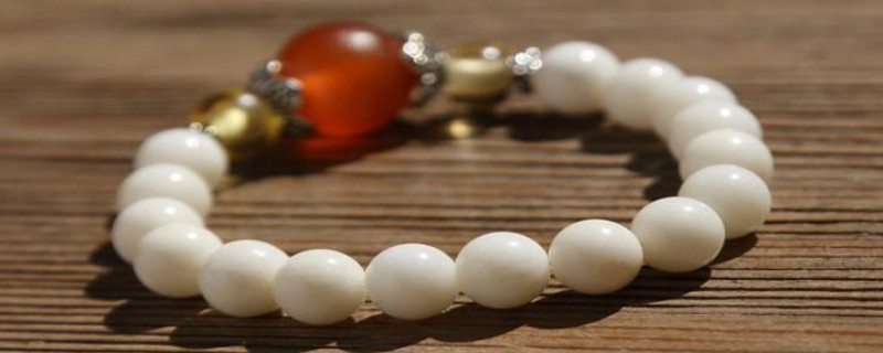 左手戴手链是代表什么意义