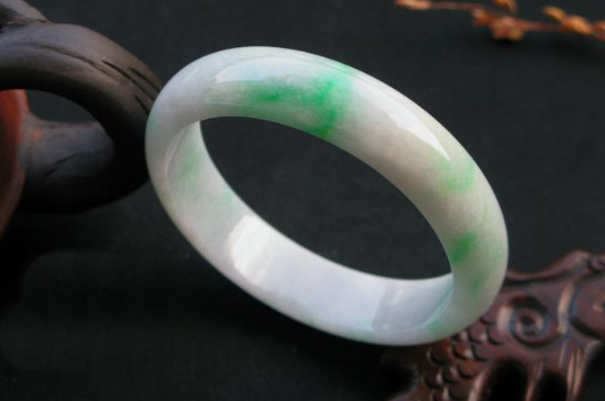 翡翠镯子里面都是冰渣涚明什么