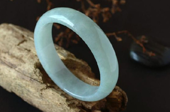 翡翠镯子里面都是冰渣涚明什么