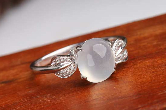 戴玉戒指的好处和禁忌