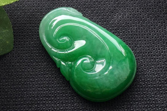 佩戴翡翠的规矩和禁忌