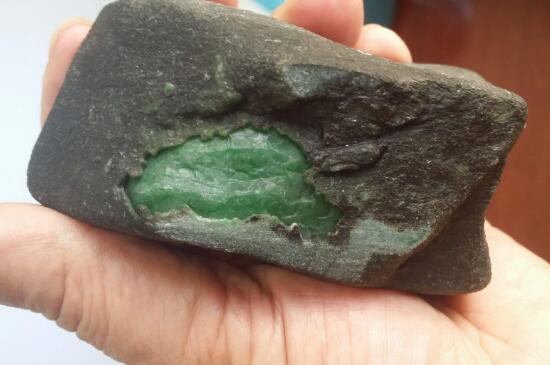 翡翠原石怎么打磨抛光