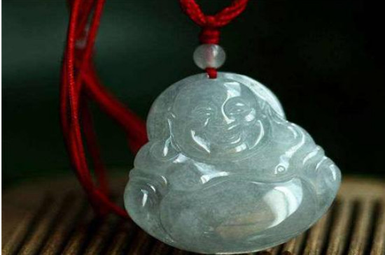 玉佛吊坠能随便戴吗