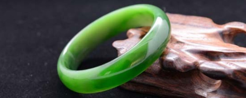 和田碧玉和翡翠的区别