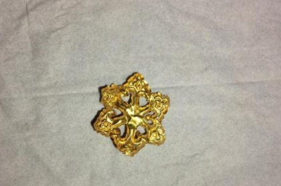 手上不能同时戴金银吗