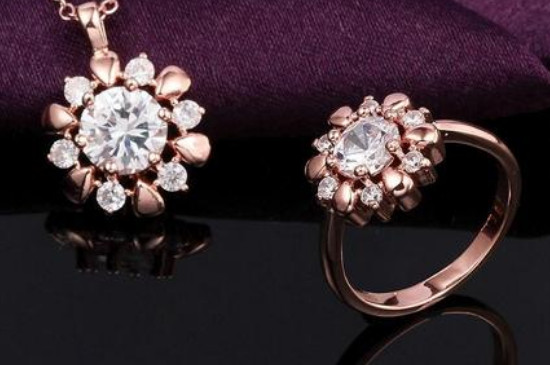 六福珠宝goldstyle意思