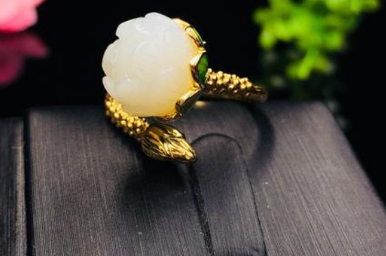 各种黄金花戒指的寓意