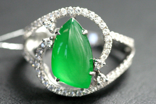 翡翠是什么材质