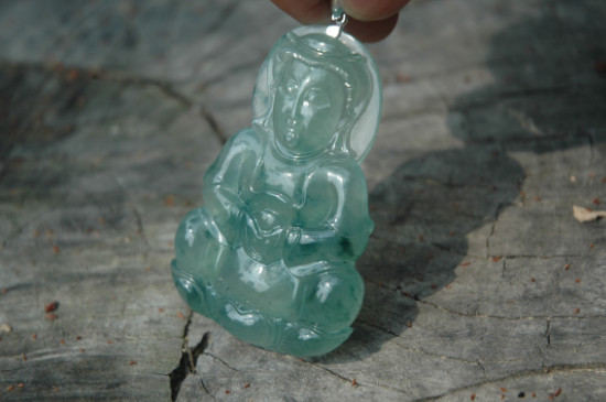 翡翠是什么材质