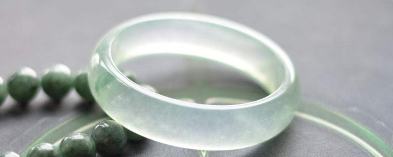 翡翠手镯保养