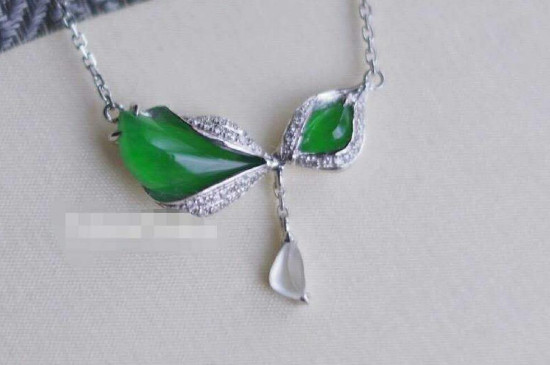 真假翡翠的鉴别