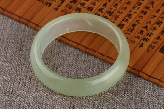 冰种岫玉和翡翠的区别