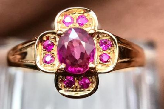 黄金镶红宝石美好寓意