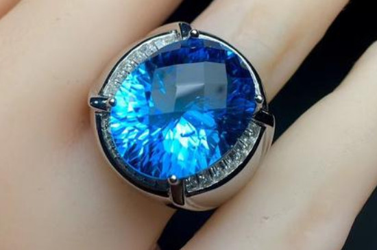 蓝色托帕石的寓意