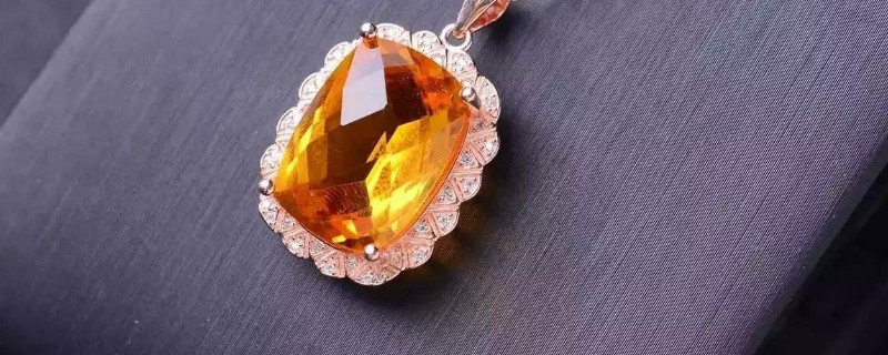 黄水晶可以和翡翠一起戴吗