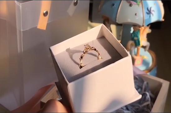 中指戴戒指什么意思