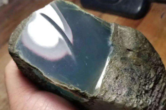 开过窗的翡翠原石怎么保养