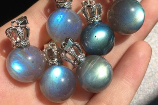 月光石是水晶吗