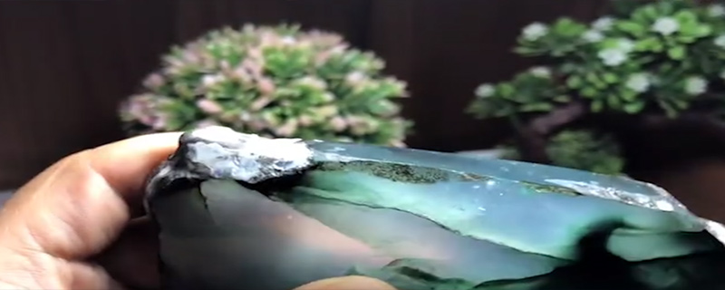 翡翠是玉石的一种吗