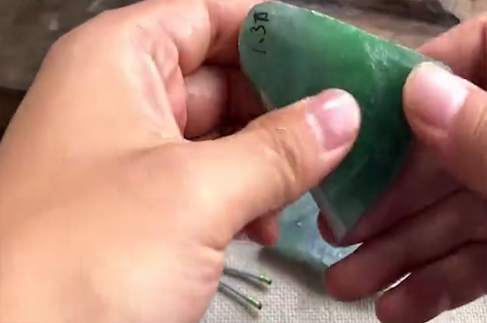 翡翠是玉石的一种吗