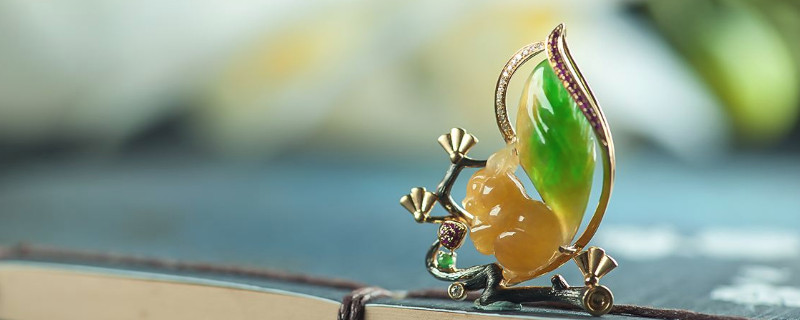 翡翠吊坠怎么养才能透