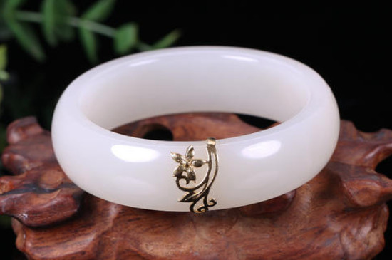 玉手镯碎了是扔掉还是怎样?